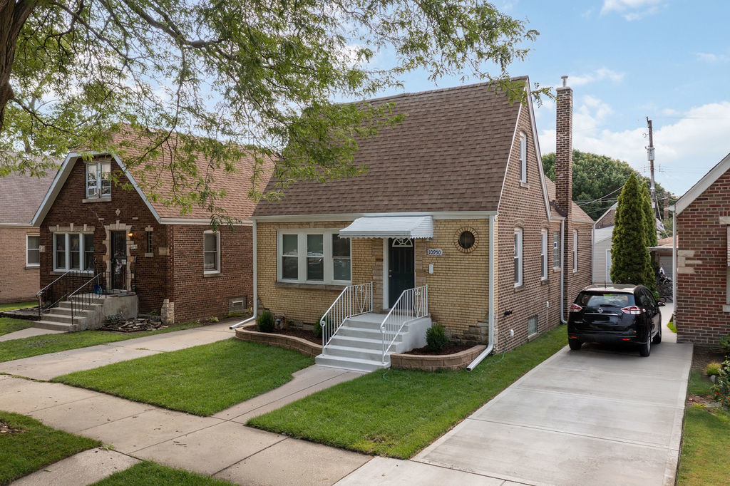 10950 South Avenue M Chicago IL 60617