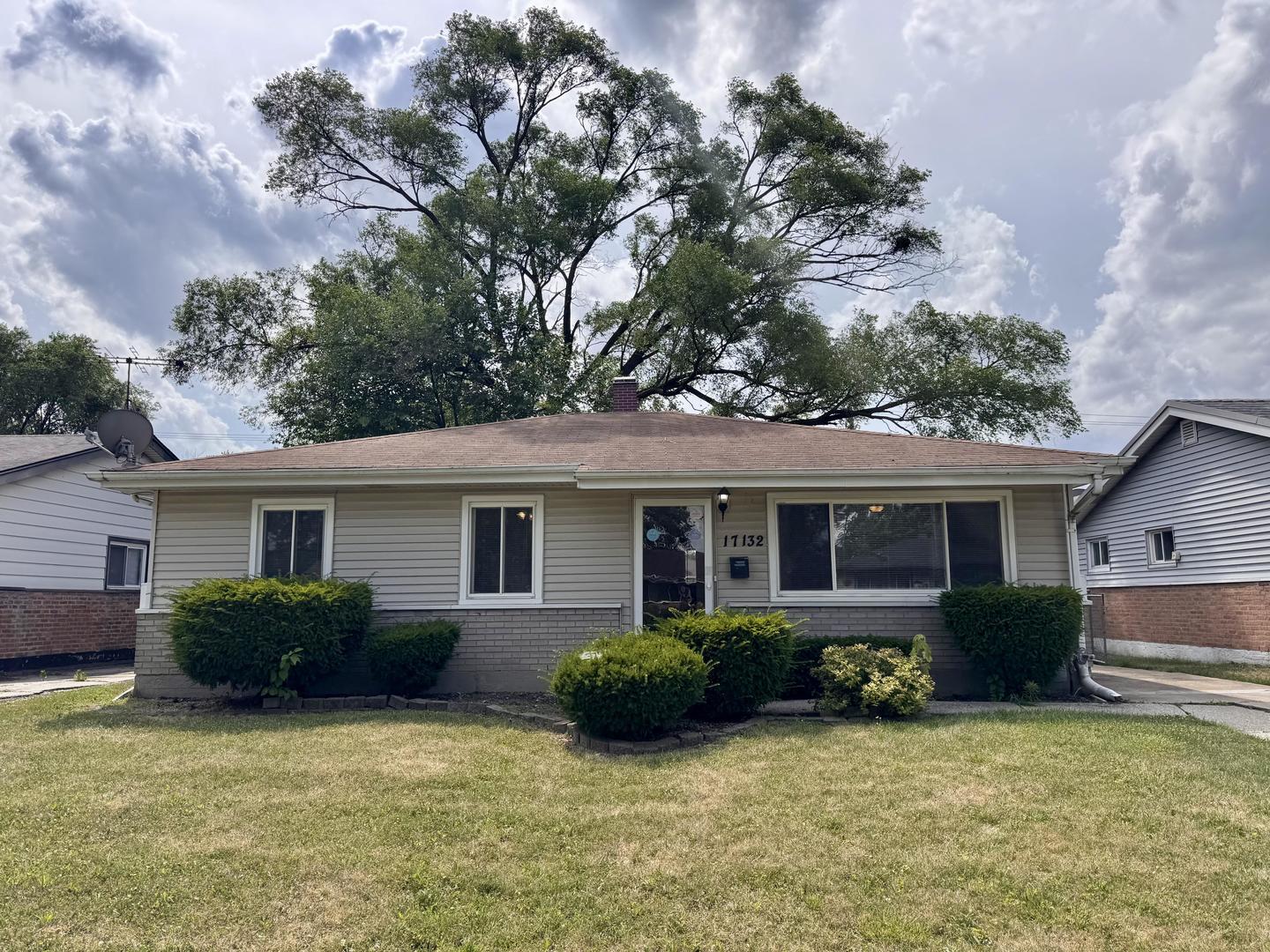 17132 Walter Street Lansing IL 60438