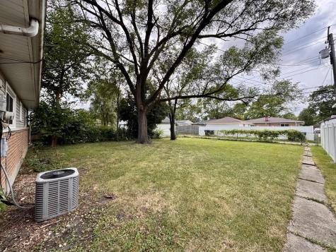 17132 Walter Street Lansing IL 60438
