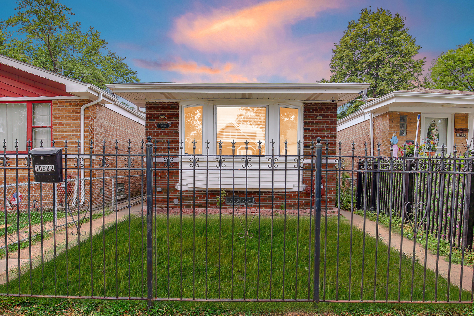 10502 South Hoxie Avenue Chicago IL 60617