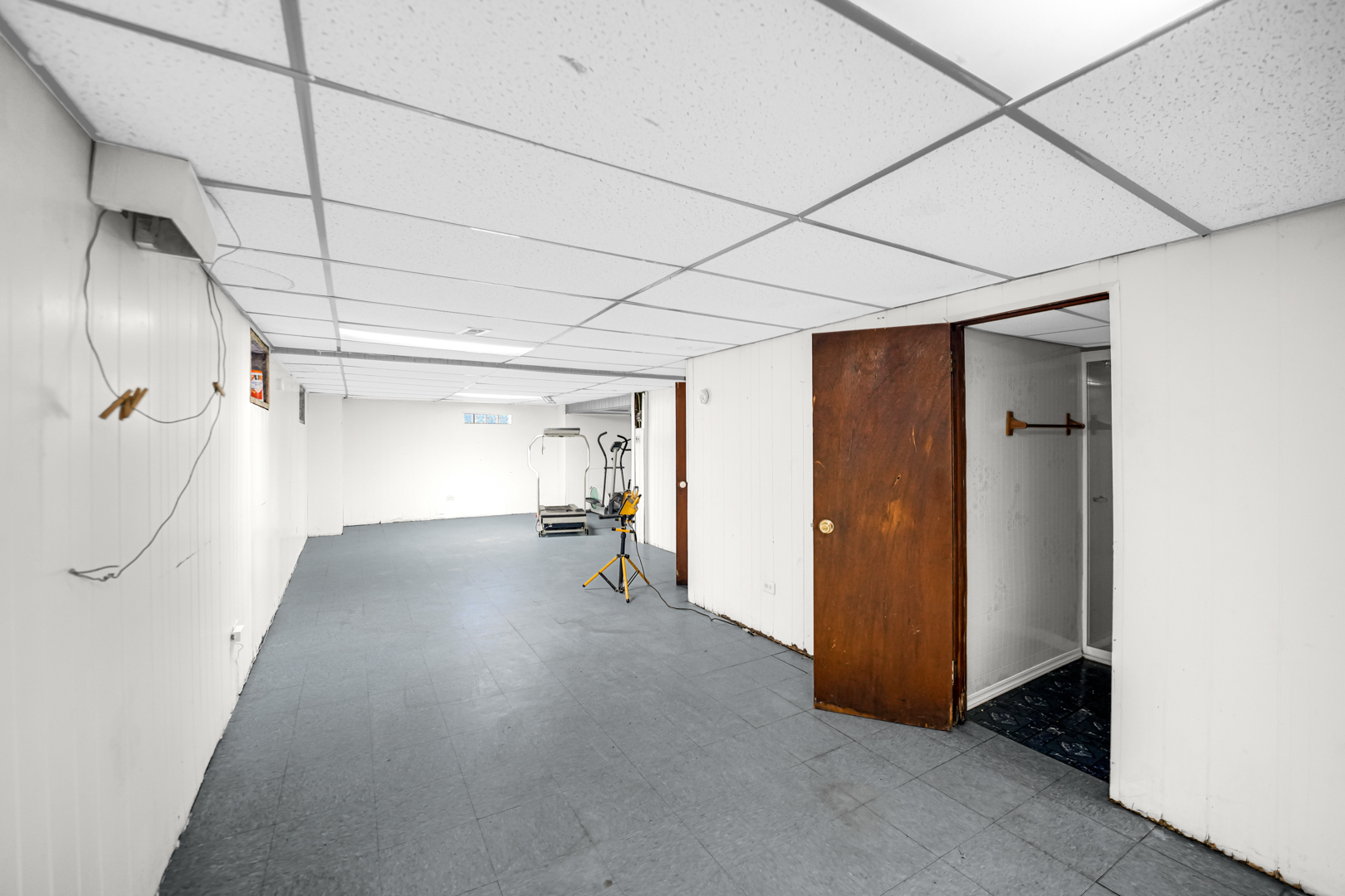 10502 South Hoxie Avenue Chicago IL 60617