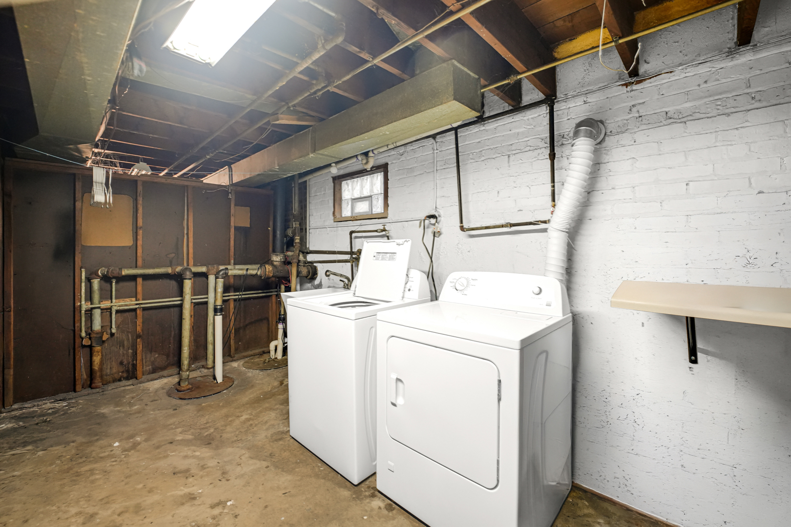 10502 South Hoxie Avenue Chicago IL 60617