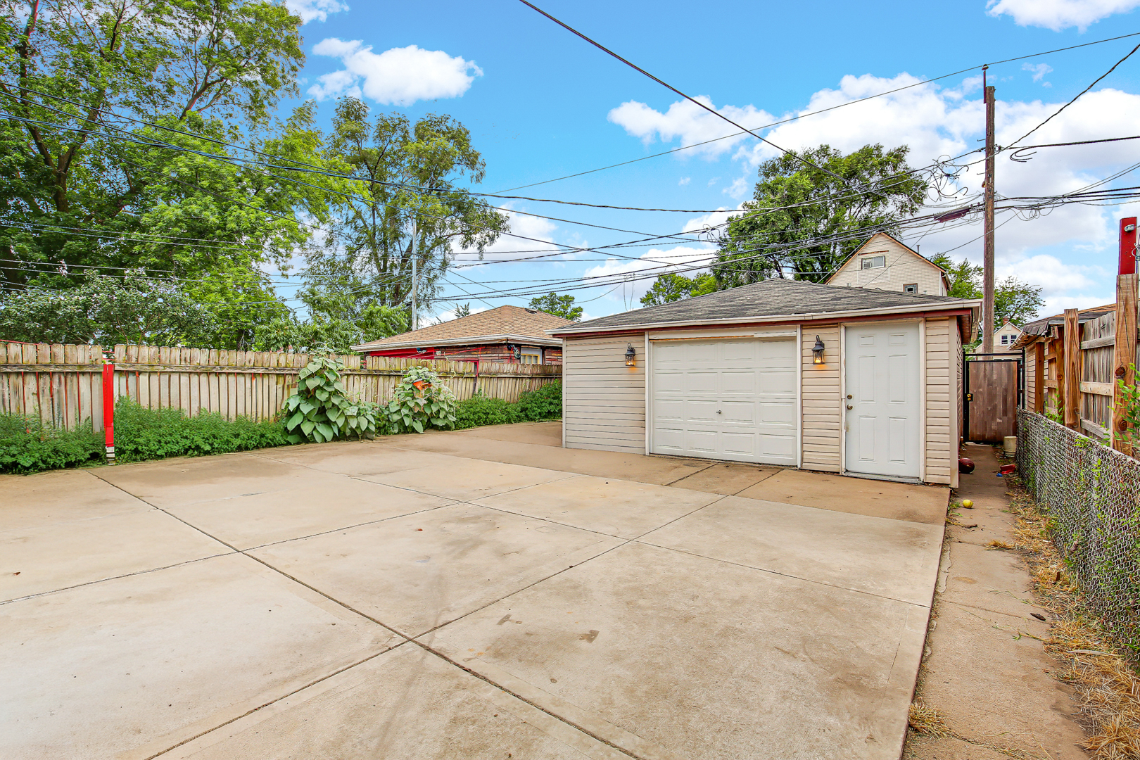 10502 South Hoxie Avenue Chicago IL 60617