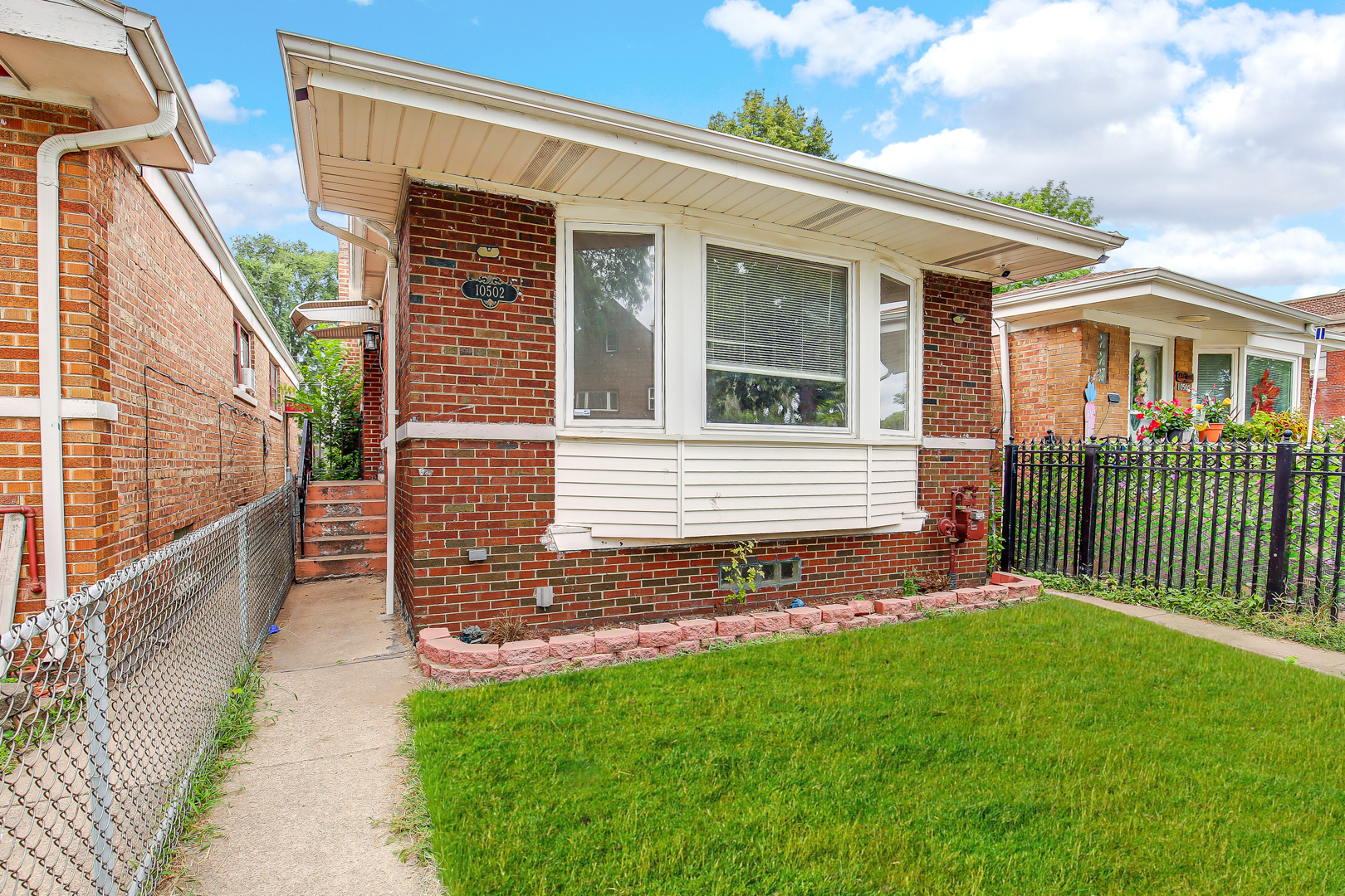10502 South Hoxie Avenue Chicago IL 60617