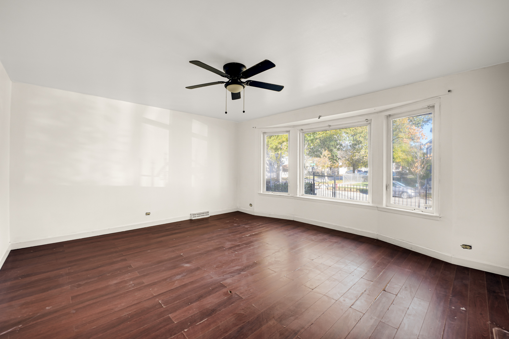 10502 South Hoxie Avenue Chicago IL 60617