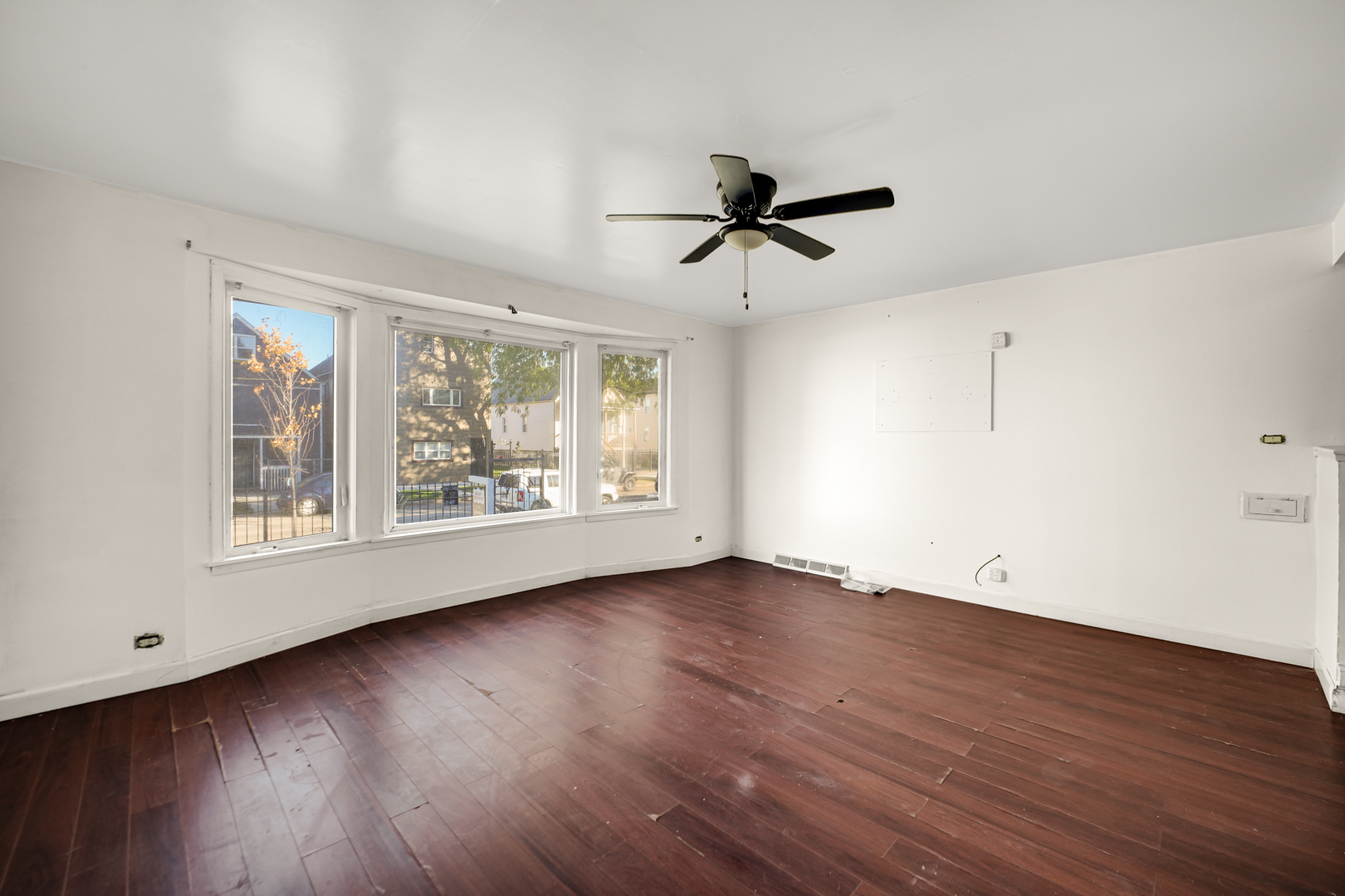 10502 South Hoxie Avenue Chicago IL 60617