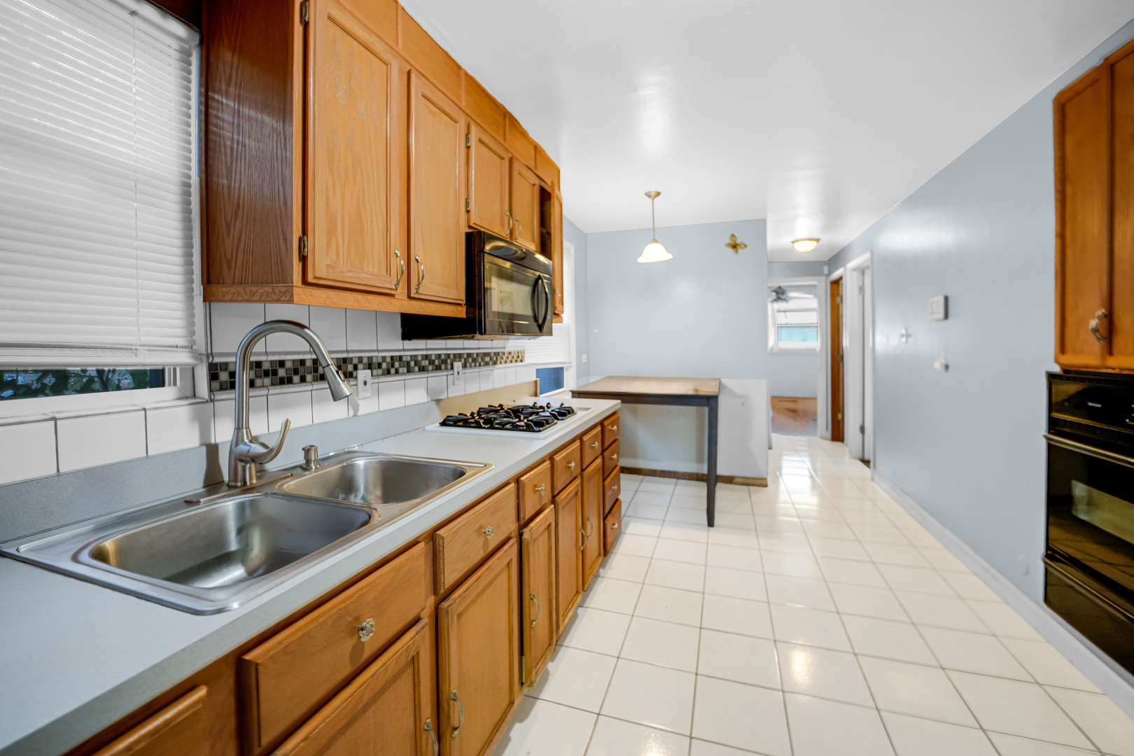 10502 South Hoxie Avenue Chicago IL 60617