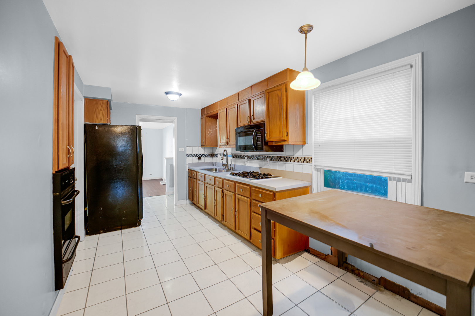 10502 South Hoxie Avenue Chicago IL 60617