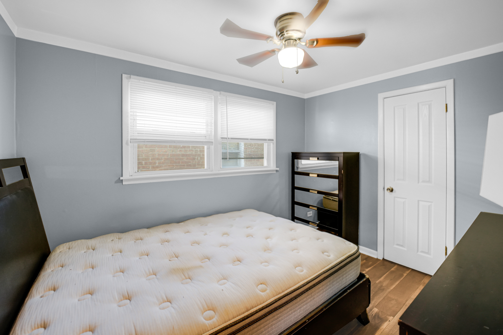 10502 South Hoxie Avenue Chicago IL 60617