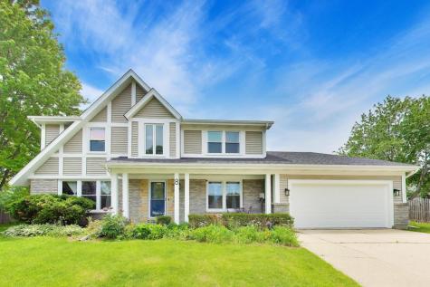 8 Hampton Court Mundelein IL 60060