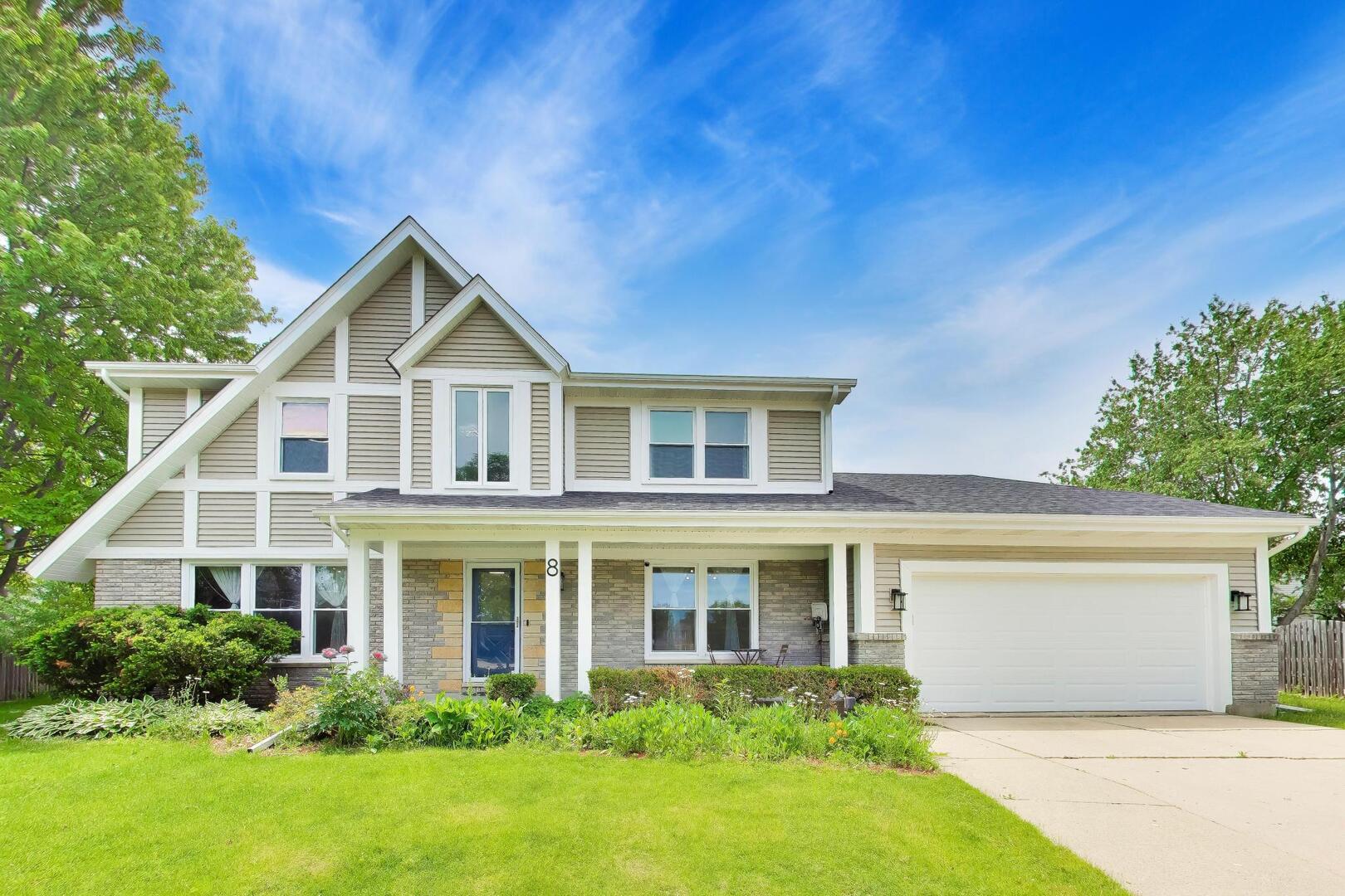 8 Hampton Court Mundelein IL 60060