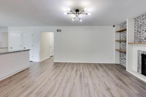8 Hampton Court Mundelein IL 60060