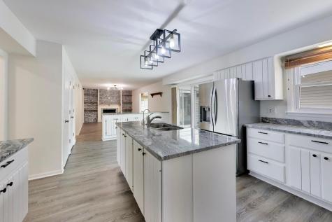 8 Hampton Court Mundelein IL 60060