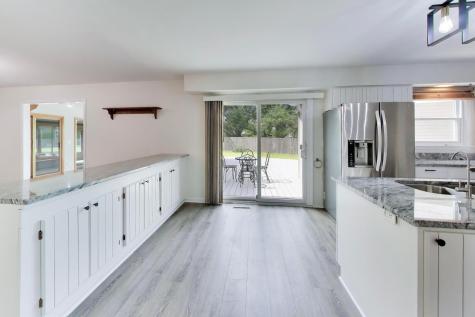 8 Hampton Court Mundelein IL 60060