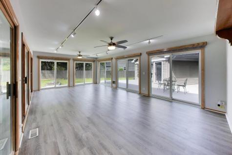 8 Hampton Court Mundelein IL 60060