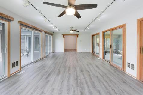 8 Hampton Court Mundelein IL 60060