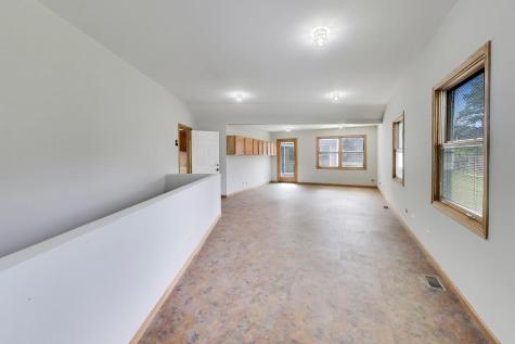 8 Hampton Court Mundelein IL 60060
