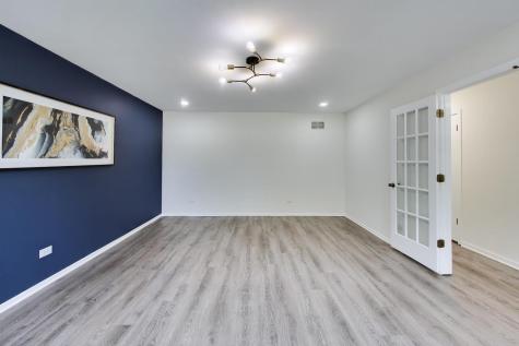 8 Hampton Court Mundelein IL 60060