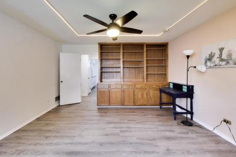 8 Hampton Court Mundelein IL 60060