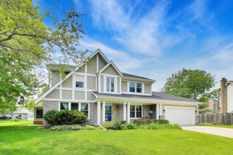8 Hampton Court Mundelein IL 60060