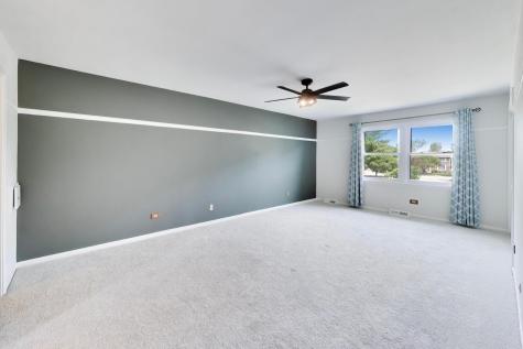 8 Hampton Court Mundelein IL 60060