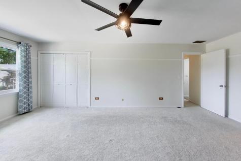 8 Hampton Court Mundelein IL 60060