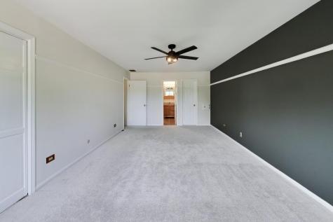 8 Hampton Court Mundelein IL 60060