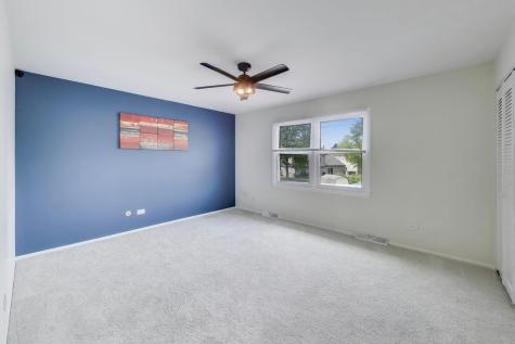 8 Hampton Court Mundelein IL 60060