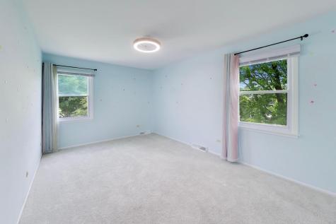 8 Hampton Court Mundelein IL 60060