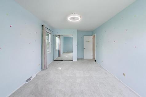 8 Hampton Court Mundelein IL 60060