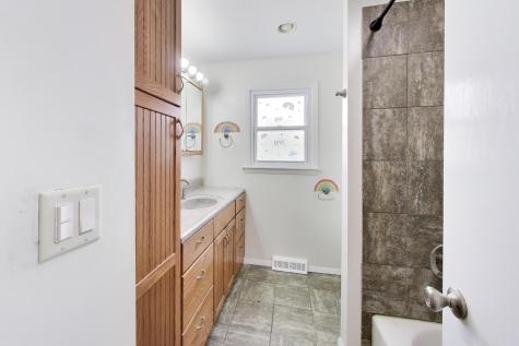 8 Hampton Court Mundelein IL 60060