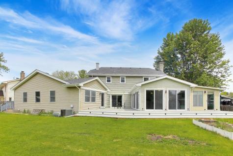 8 Hampton Court Mundelein IL 60060
