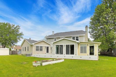 8 Hampton Court Mundelein IL 60060