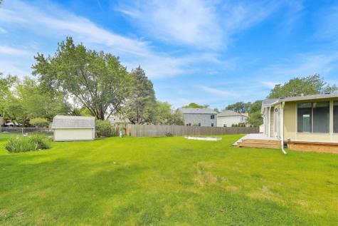 8 Hampton Court Mundelein IL 60060