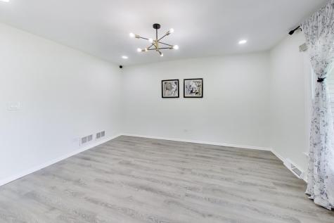 8 Hampton Court Mundelein IL 60060