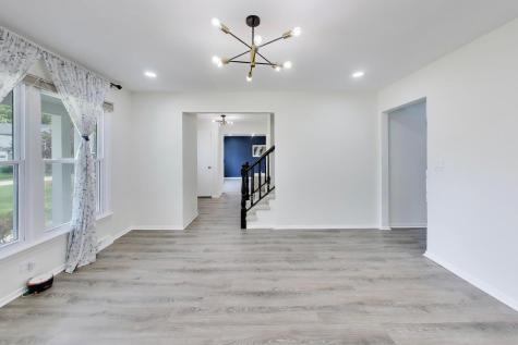 8 Hampton Court Mundelein IL 60060