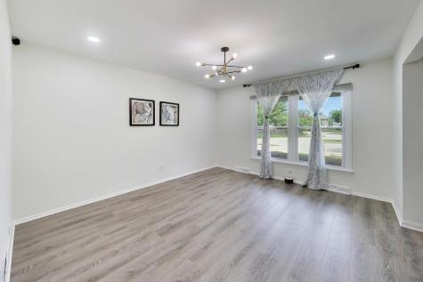 8 Hampton Court Mundelein IL 60060