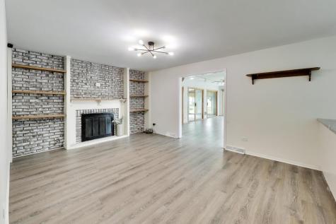 8 Hampton Court Mundelein IL 60060