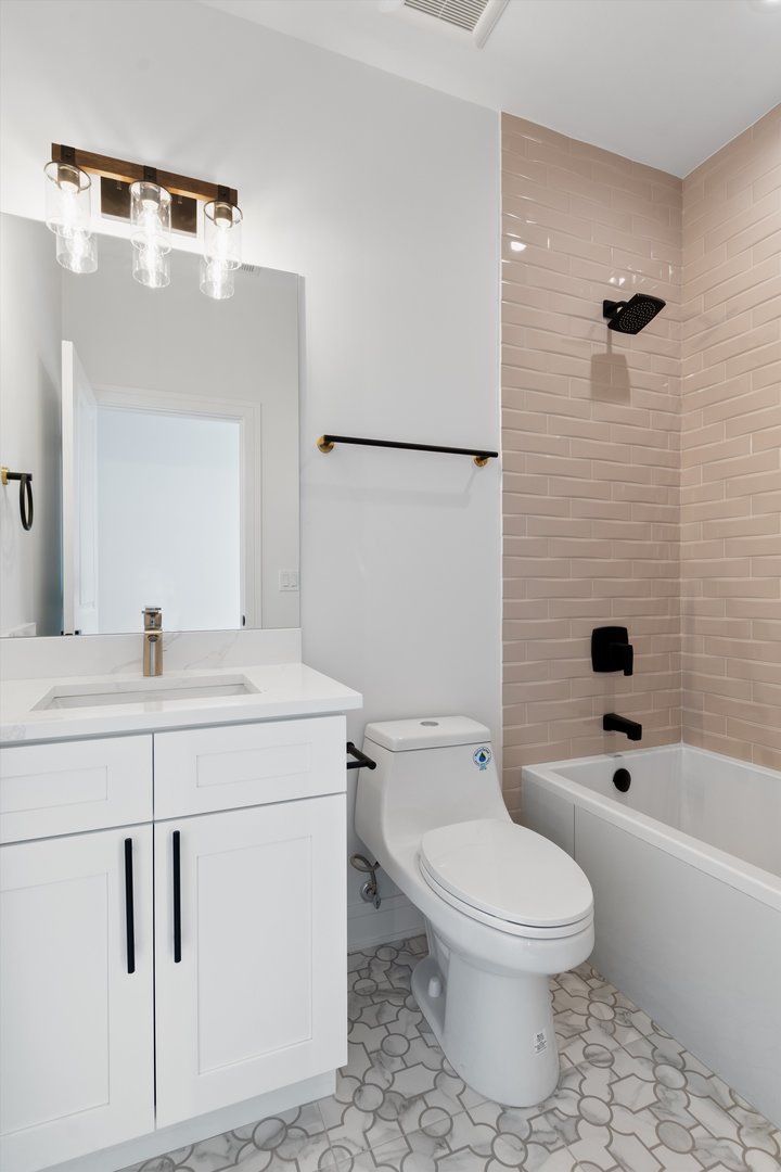 6414 North Francisco Avenue Chicago IL 60645