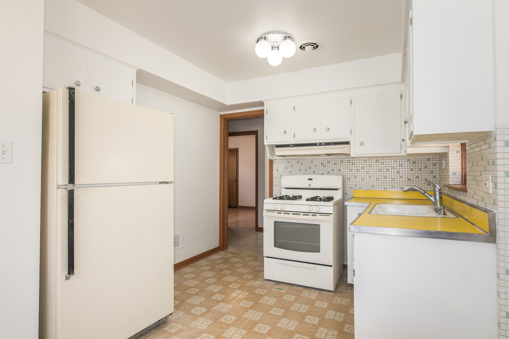 4846 West Foster Avenue Chicago IL 60630