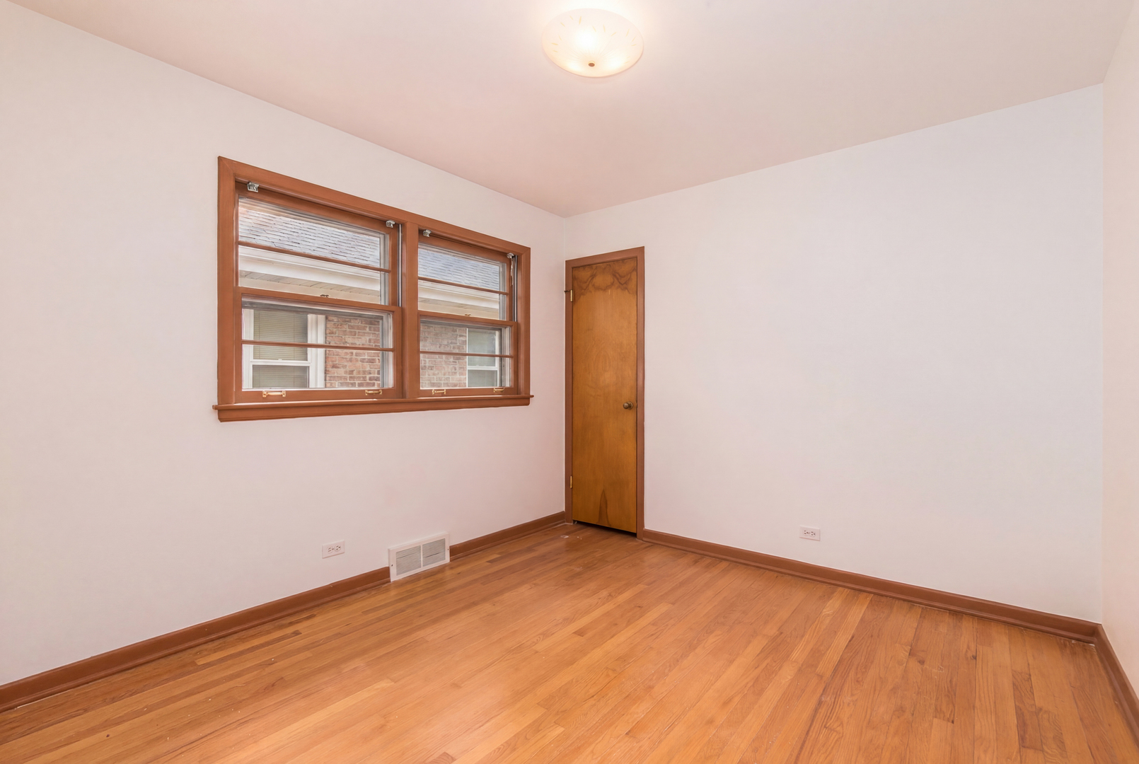 4846 West Foster Avenue Chicago IL 60630