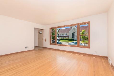 4846 West Foster Avenue Chicago IL 60630