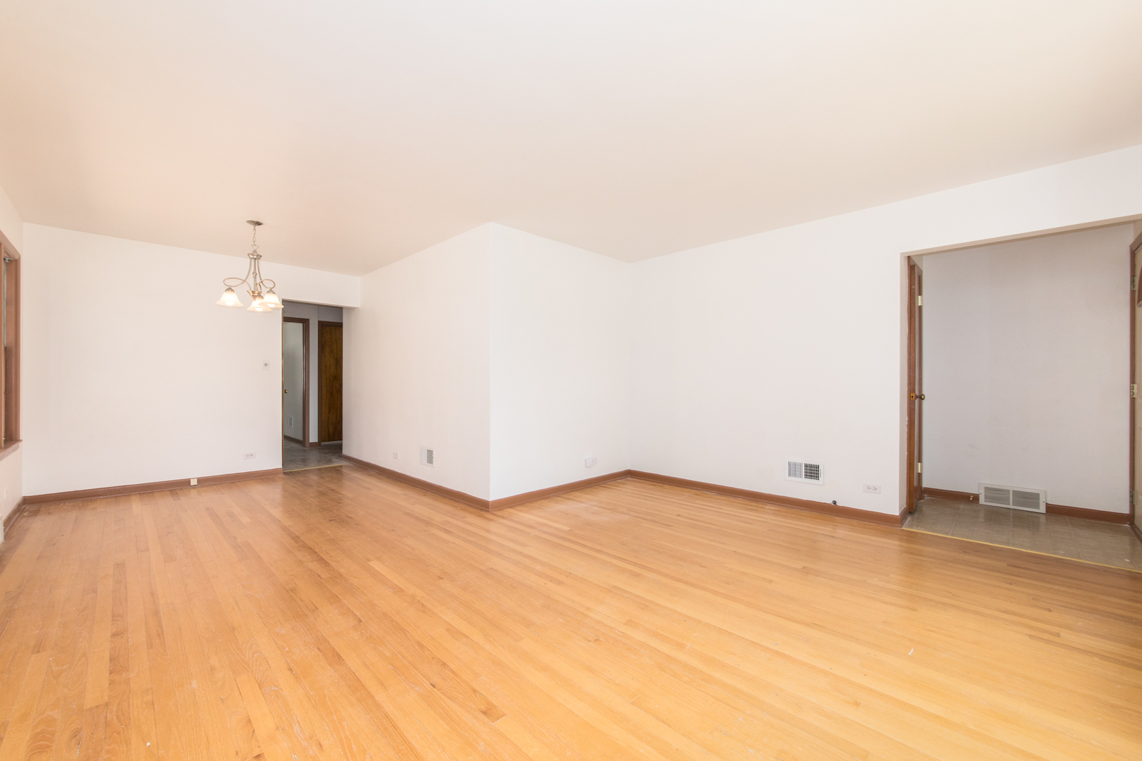 4846 West Foster Avenue Chicago IL 60630