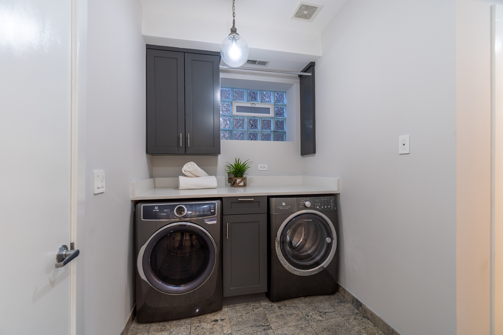 908 North Winchester Avenue Chicago IL 60622