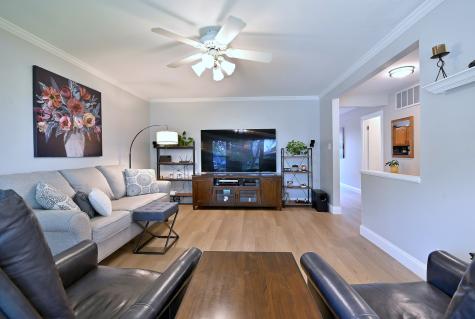 799 Brantwood Avenue Elk Grove Village IL 60007
