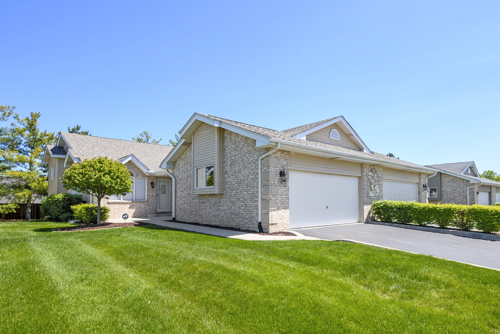16237 Lake Villa Avenue Tinley Park IL 60477