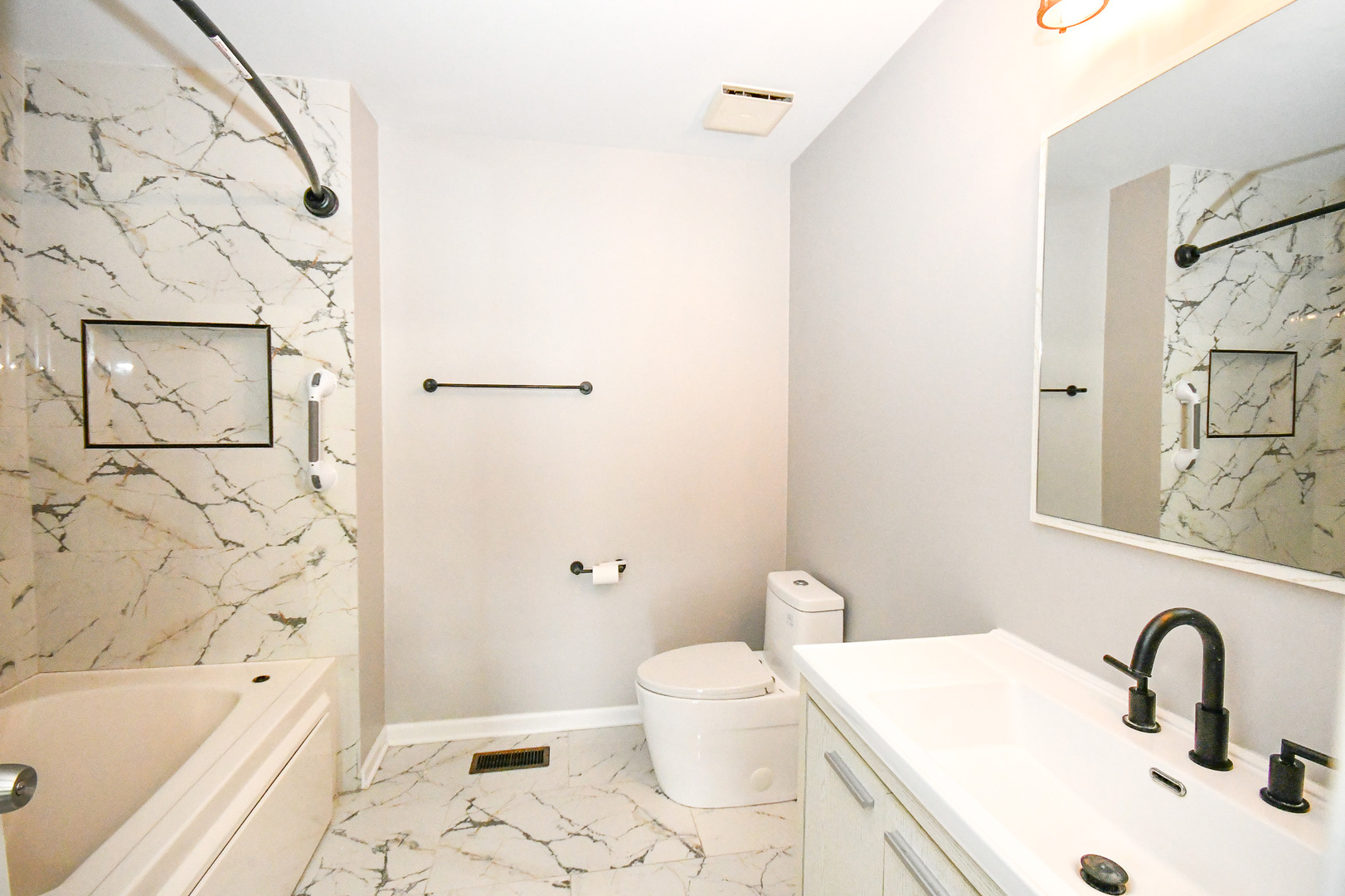 121 Cammeron Court Aurora IL 60504