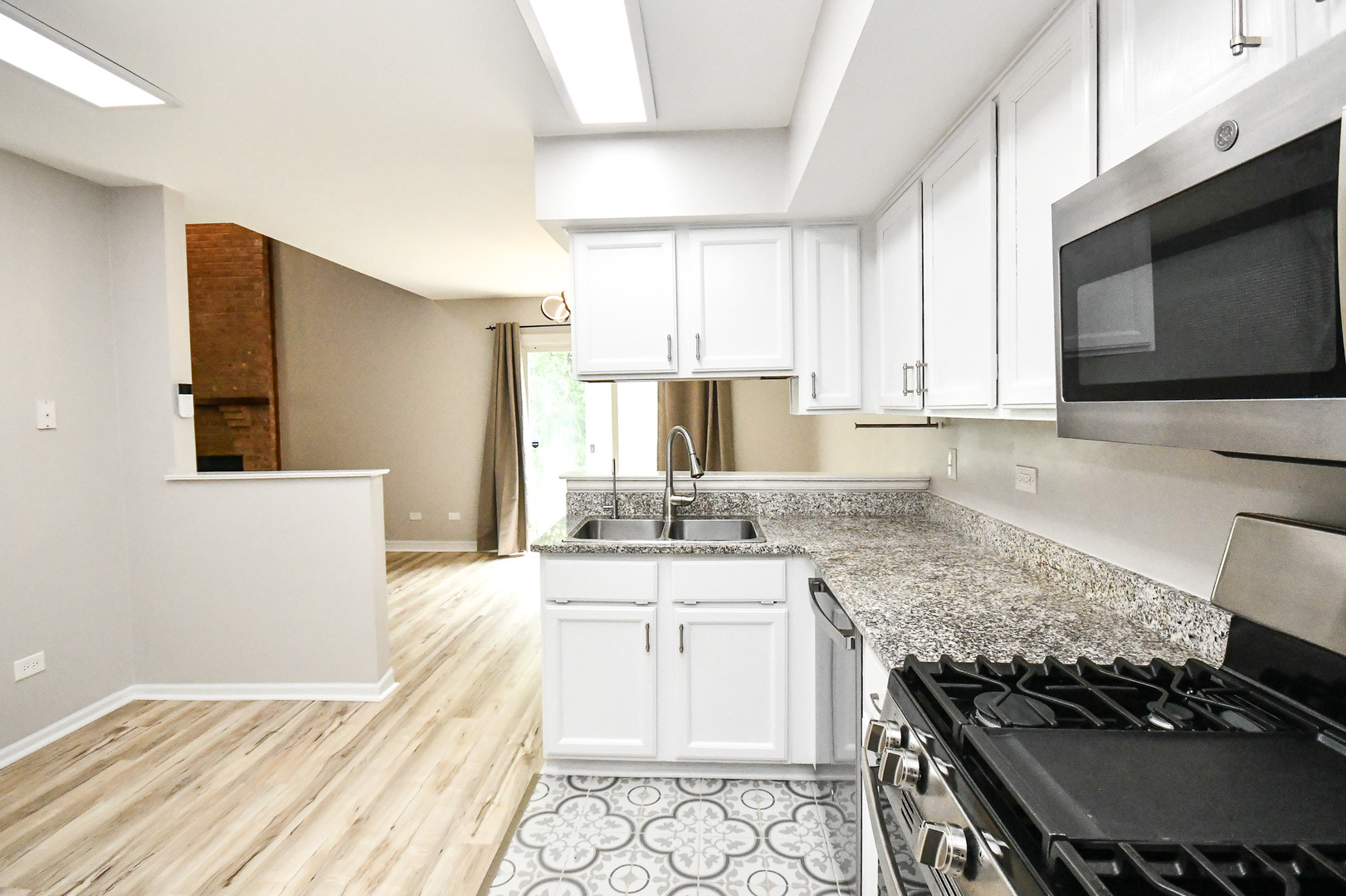 121 Cammeron Court Aurora IL 60504