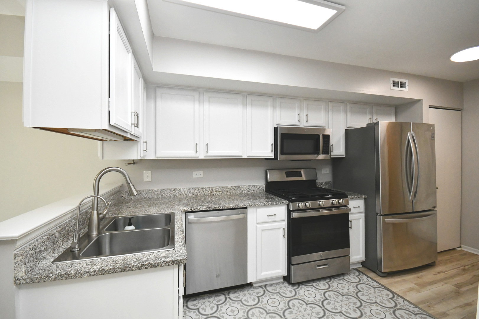 121 Cammeron Court Aurora IL 60504