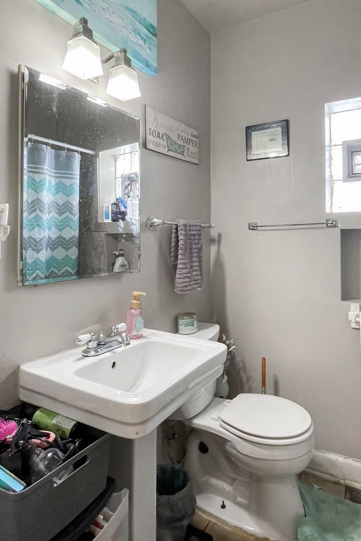 9516 South Yale Avenue Chicago IL 60628